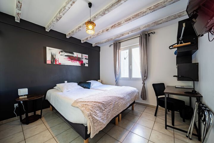 Room 27 of 128