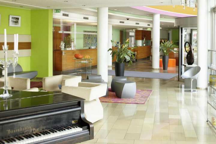 Guest Lobby