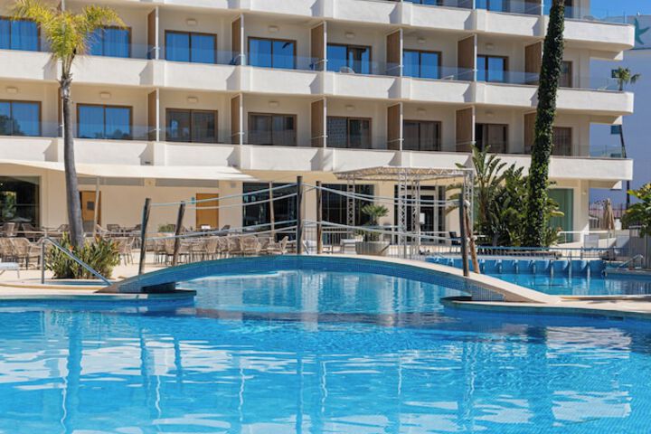 Hotel Pool