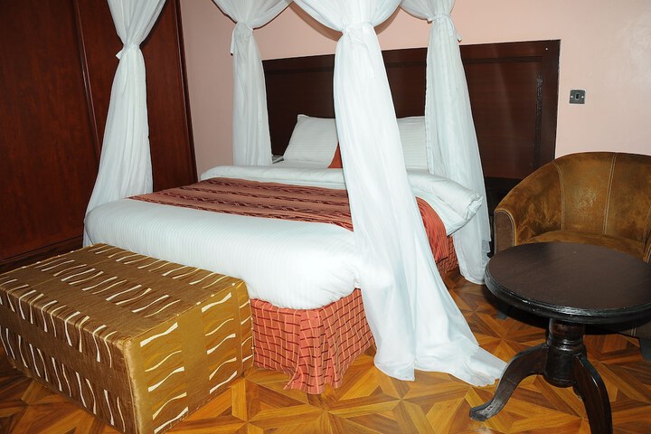Room 15 of 115
