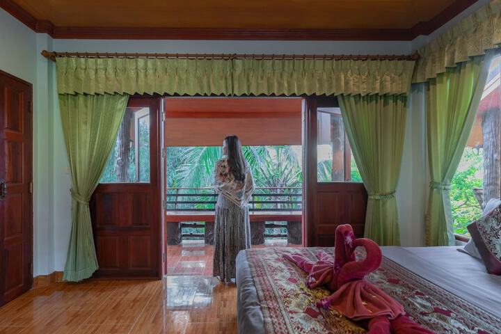 Room 13 of 82