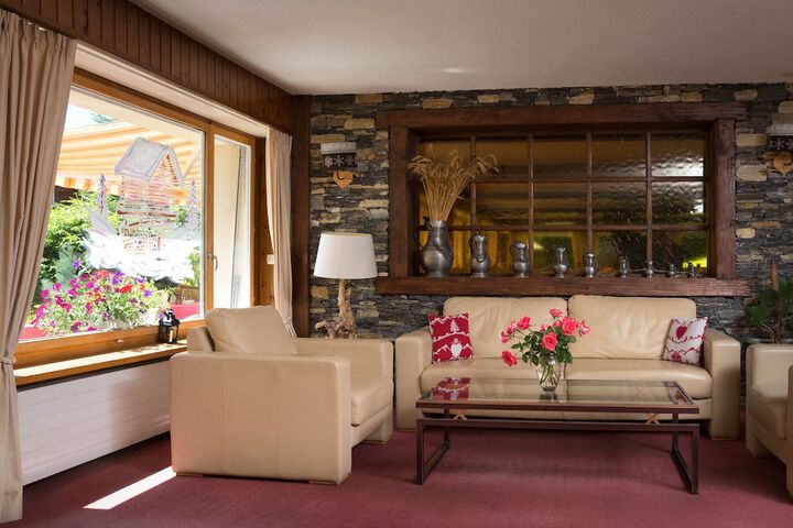 Guest Lobby