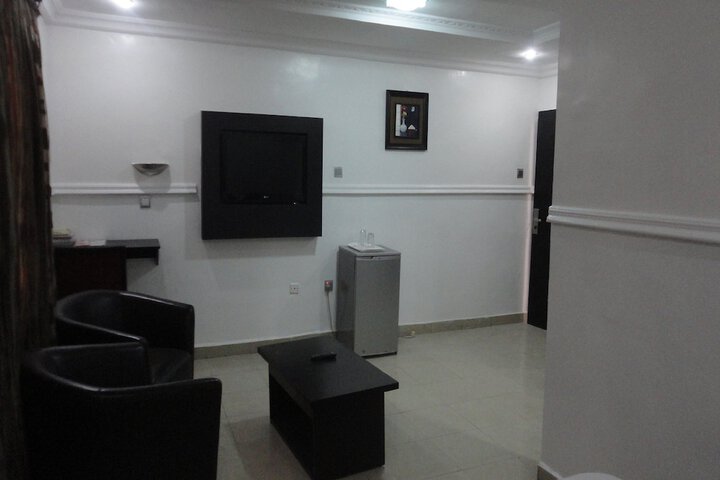 Room 4 of 35