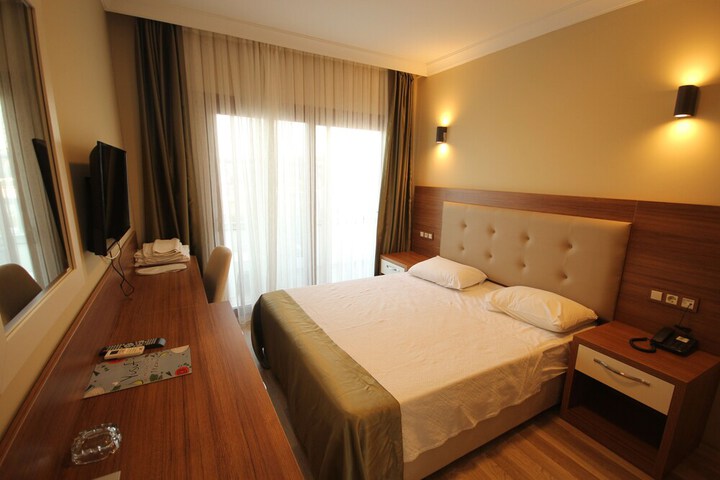 Room 6 of 28