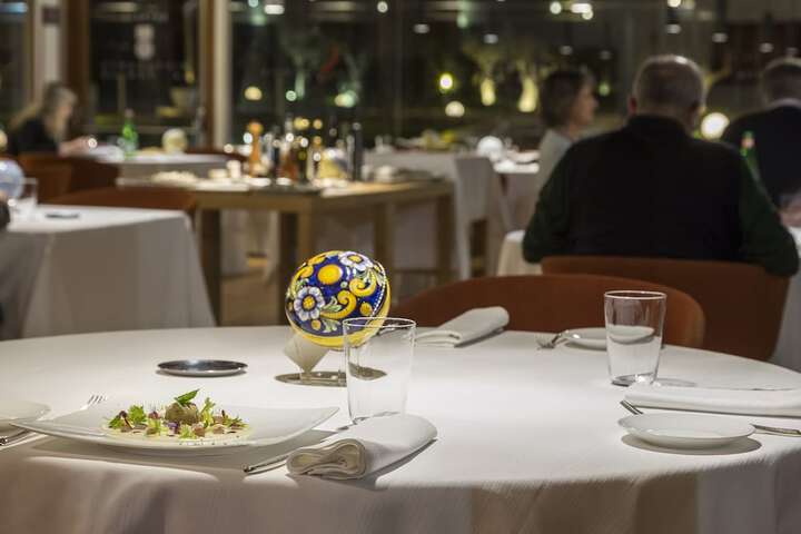 Dining 48 of 64