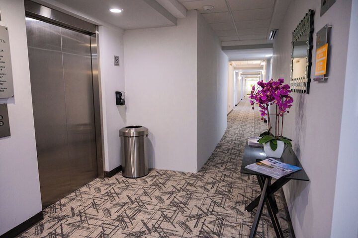 Ballroom/Hall 102 of 127