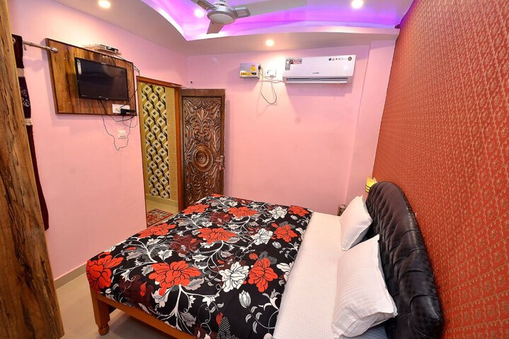 Room 7 of 19
