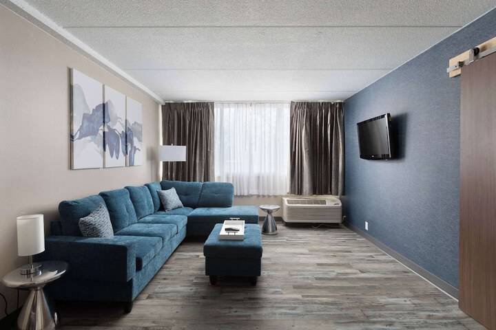 Room 16 of 33