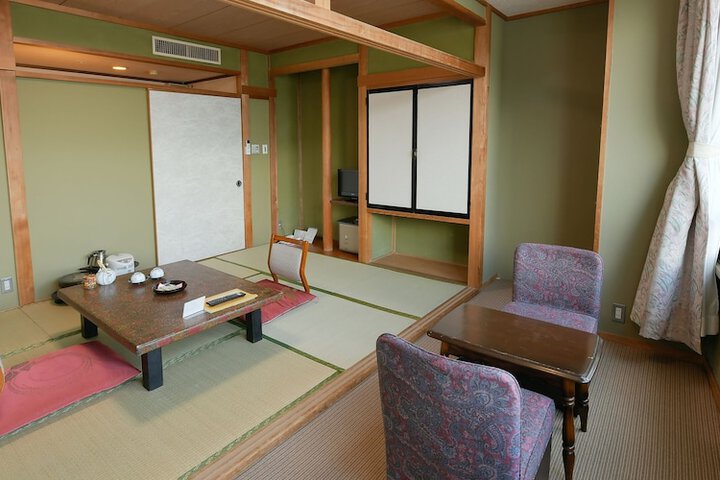 Room 14 of 83