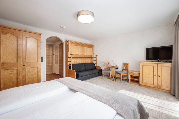Room 18 of 108