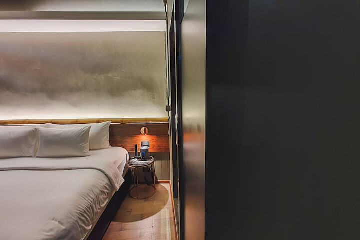 Room 20 of 98
