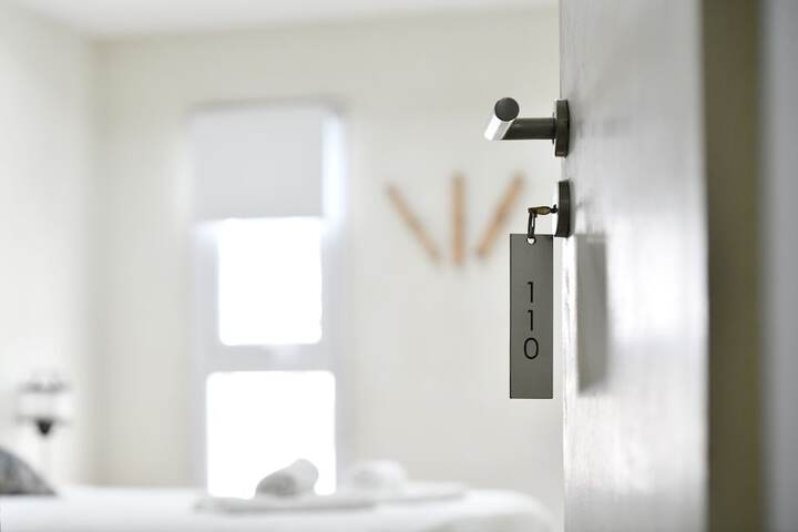 Room 52 of 118