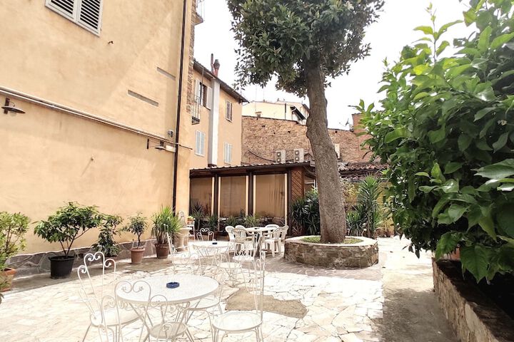 Hotel Exterior 51 of 52