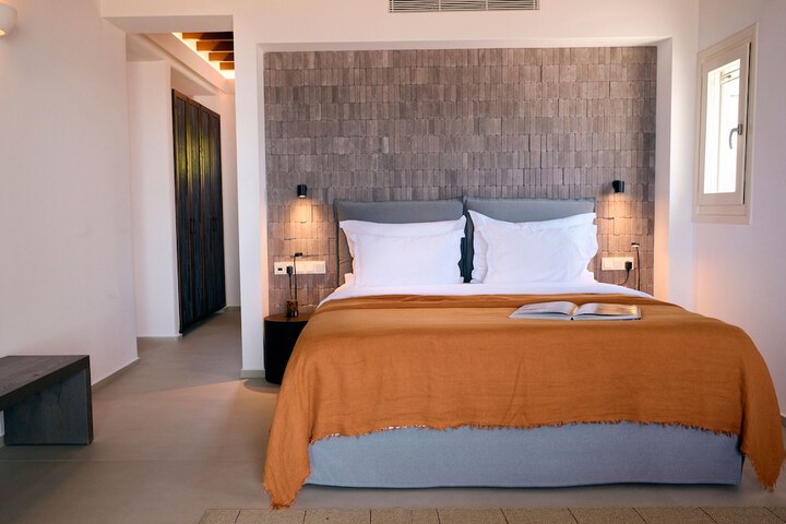 Room 20 of 230