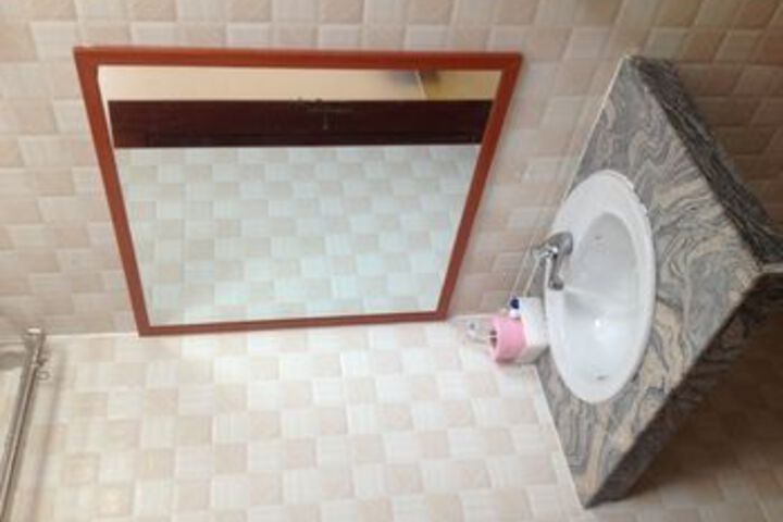 Room 2 of 66