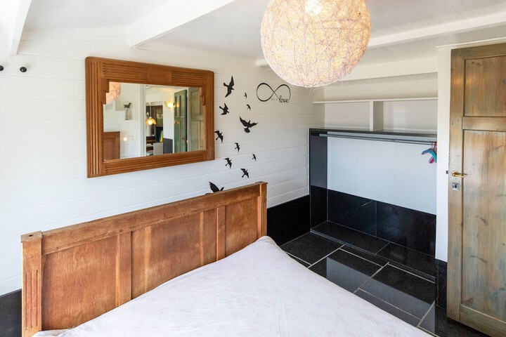 Room 4 of 29