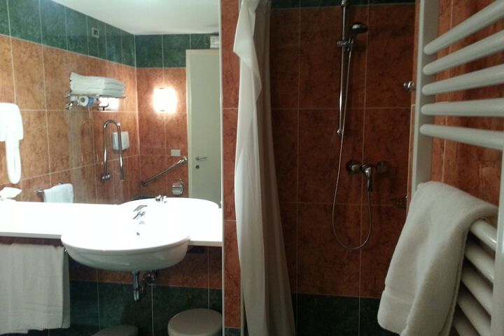 Room 17 of 47