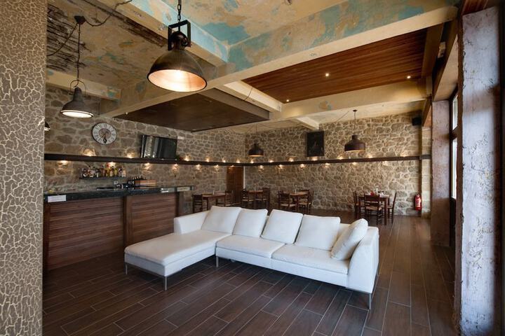 Entrance & Lobby