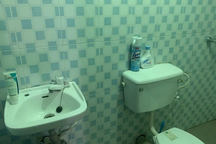 Room 7 of 12