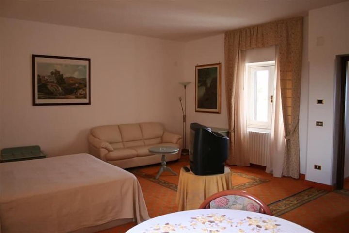 Room 5 of 31