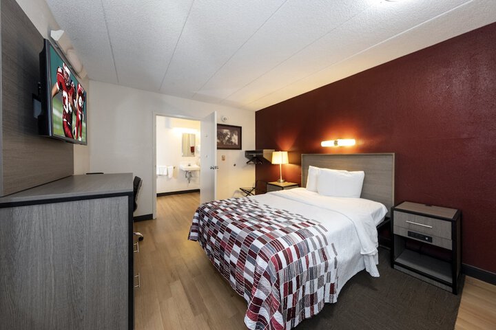 Deluxe Double Bed Accessible (9 of 15)