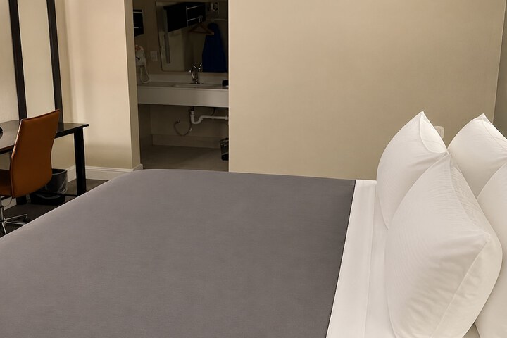 Room 13 of 48
