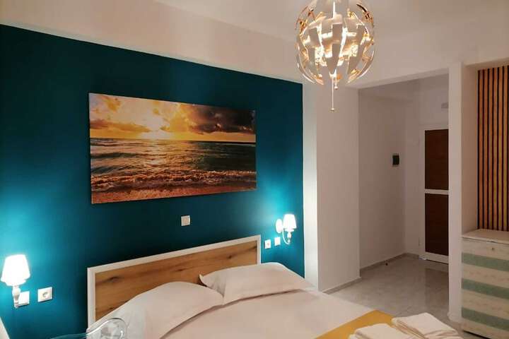 Room 6 of 72