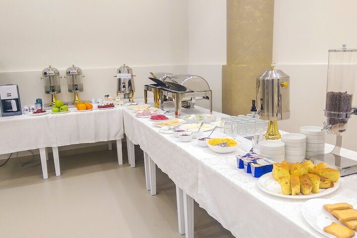 Breakfast/Coffee Service 33 of 48