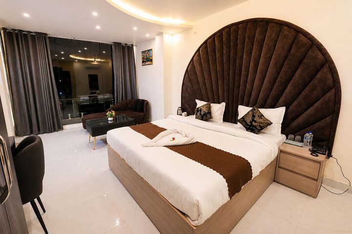 Room 34 of 53