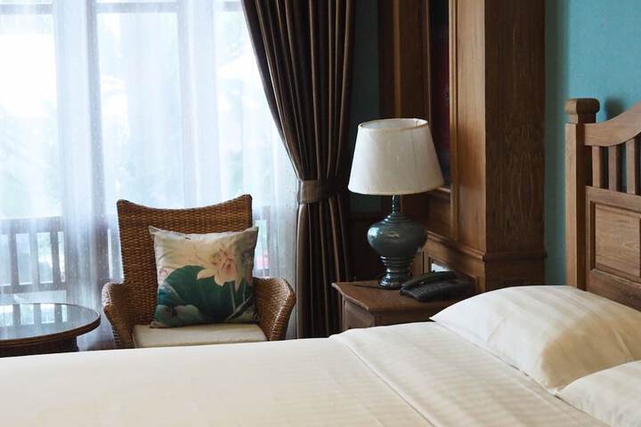 Room 13 of 30