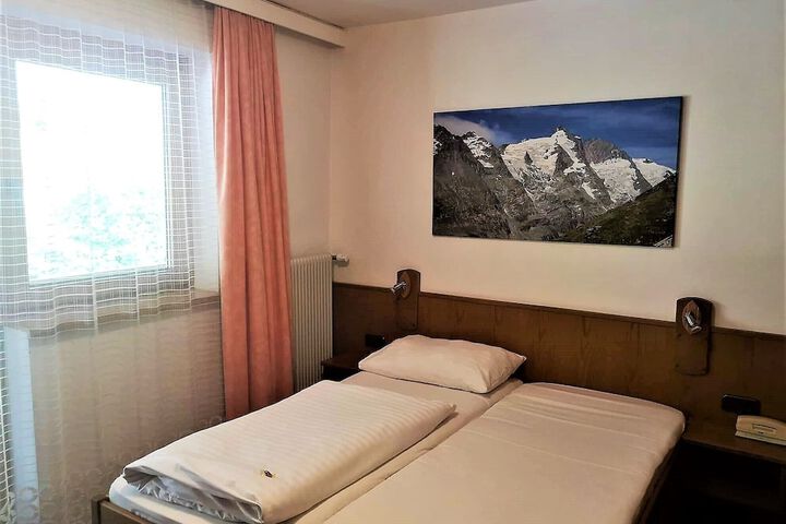 Room 10 of 67