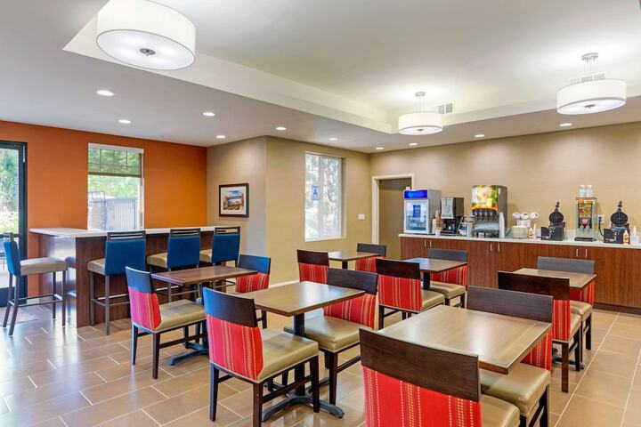 Breakfast area
