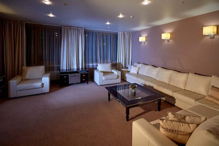 Room 43 of 77