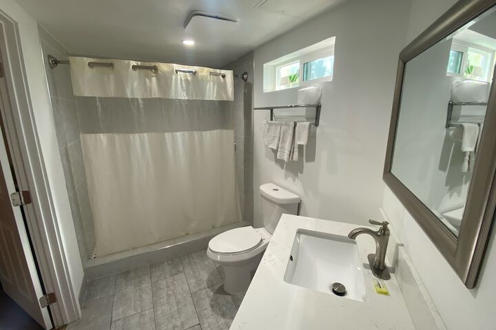 Standard Room, King or Two Doubles (2 of 6)