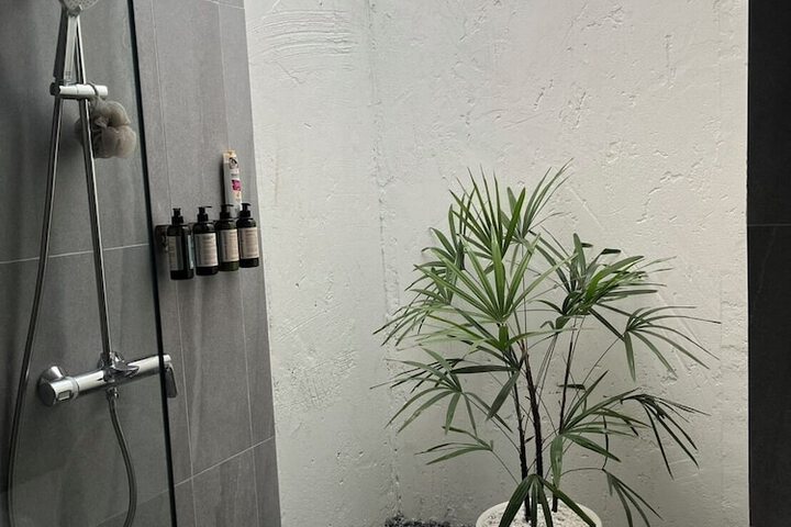 Room 105 of 138