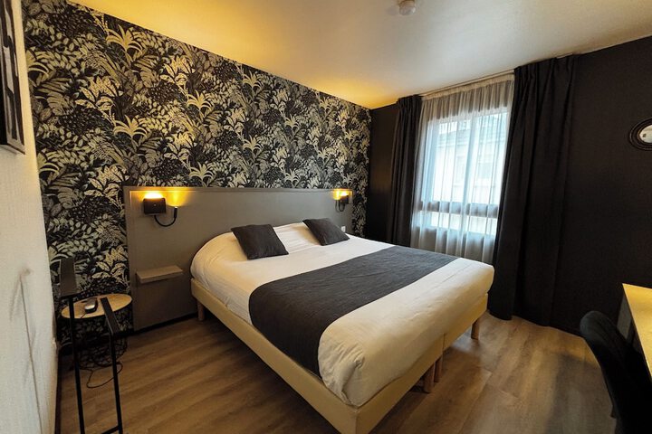 Room 35 of 76