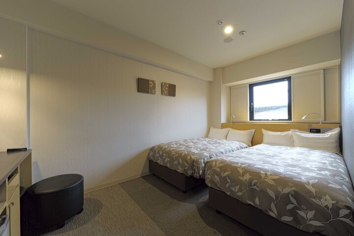 Room 6 of 40
