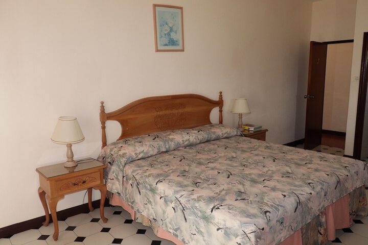 Room 13 of 48