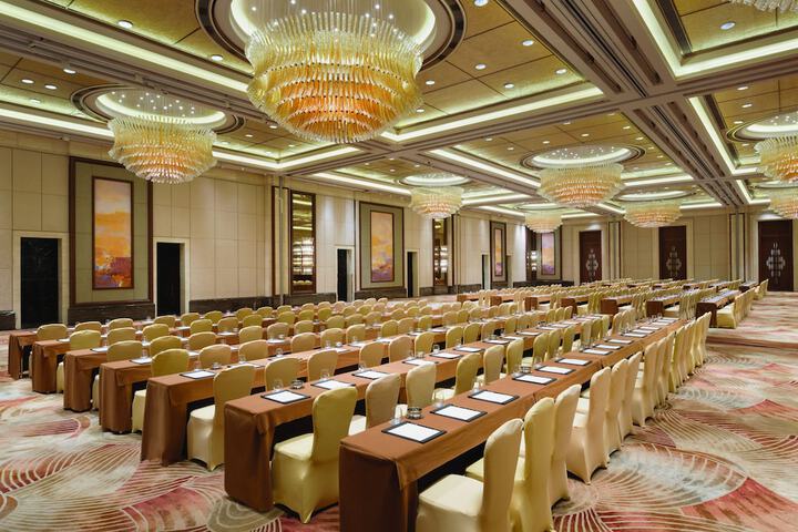 Ballroom/Hall 74 of 90