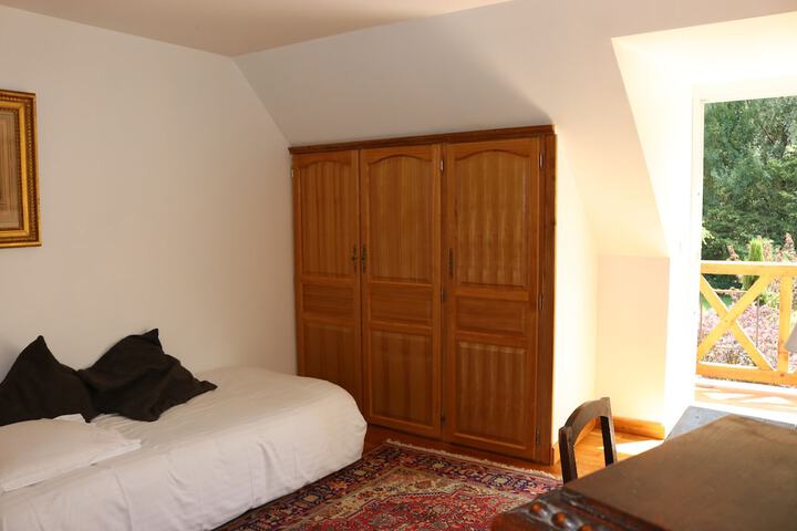 Room 11 of 145
