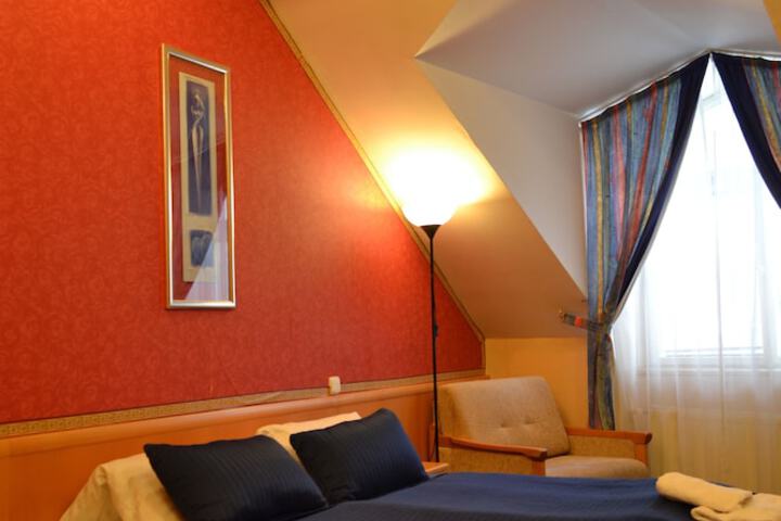 Room 8 of 35