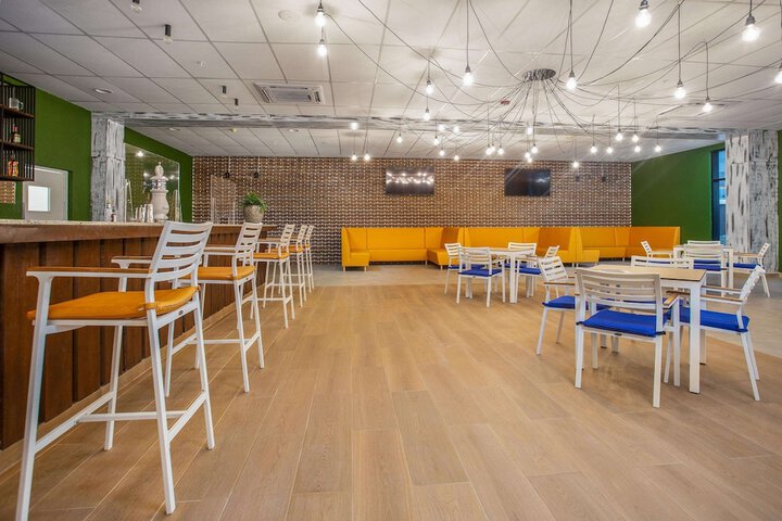 Lounge 233 of 259