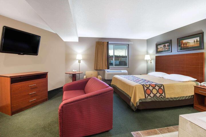 1 King Bed (17 of 19)