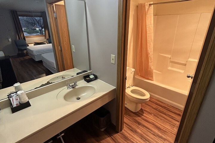 1 Queen Bed Mobility Accessible (25 of 35)