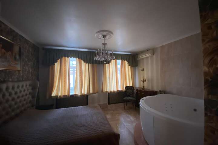 Room 22 of 61