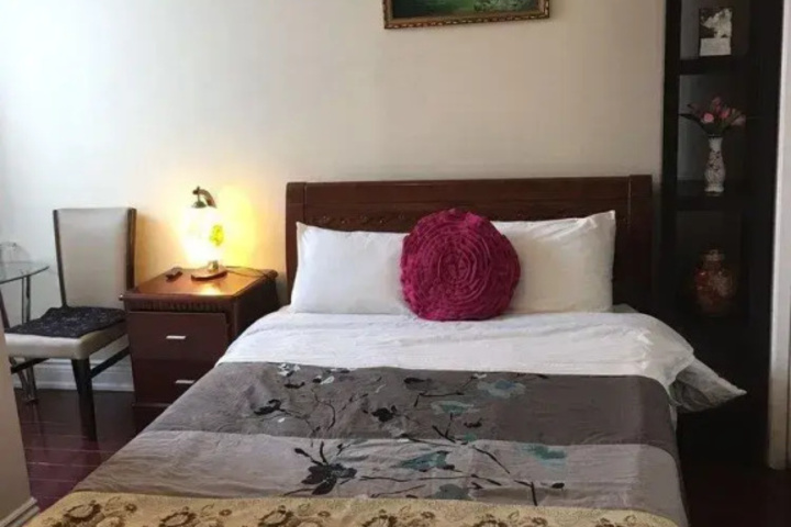 Room 4 of 12