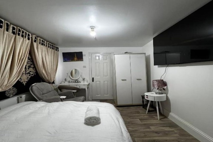 Room 2 of 23