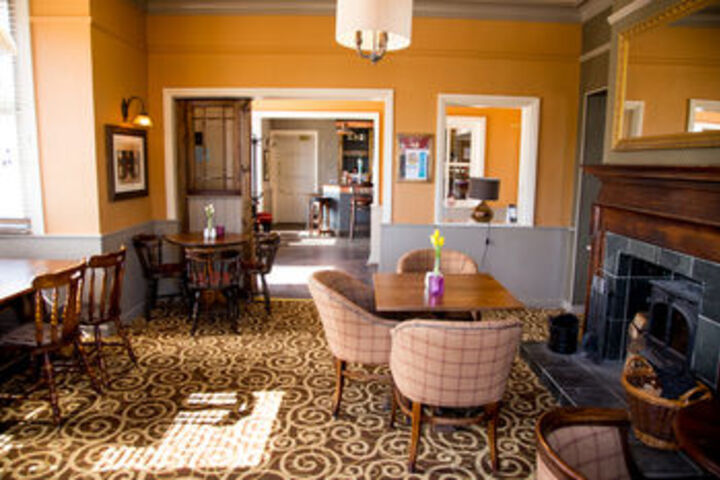 Dining 7 of 20