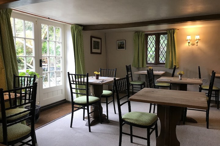 Dining 46 of 52