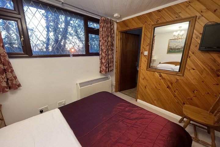 Room 3 of 38